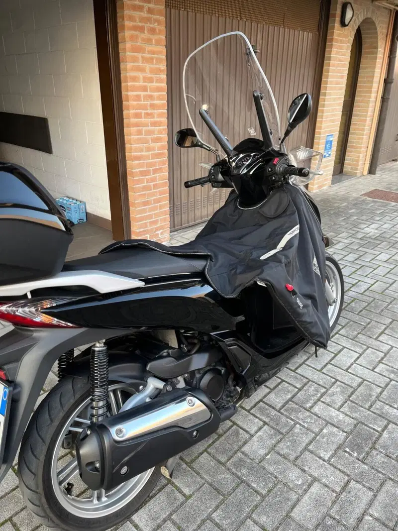 Honda SH 300 i ABS (2016 - 20) (2)