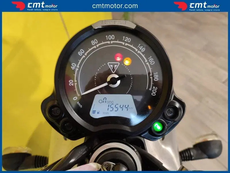 Triumph Street Twin 900 (2019 - 20) (5)