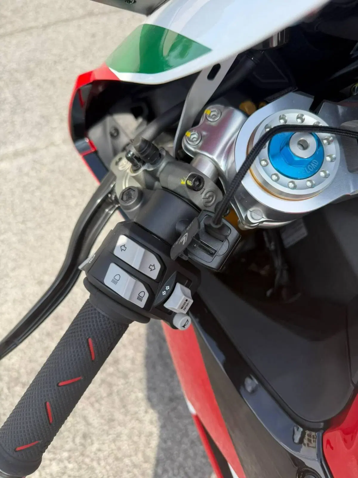 Ducati Panigale V2 Bayliss 1st Championship 20th Anniversary (2021 - 24) (11)