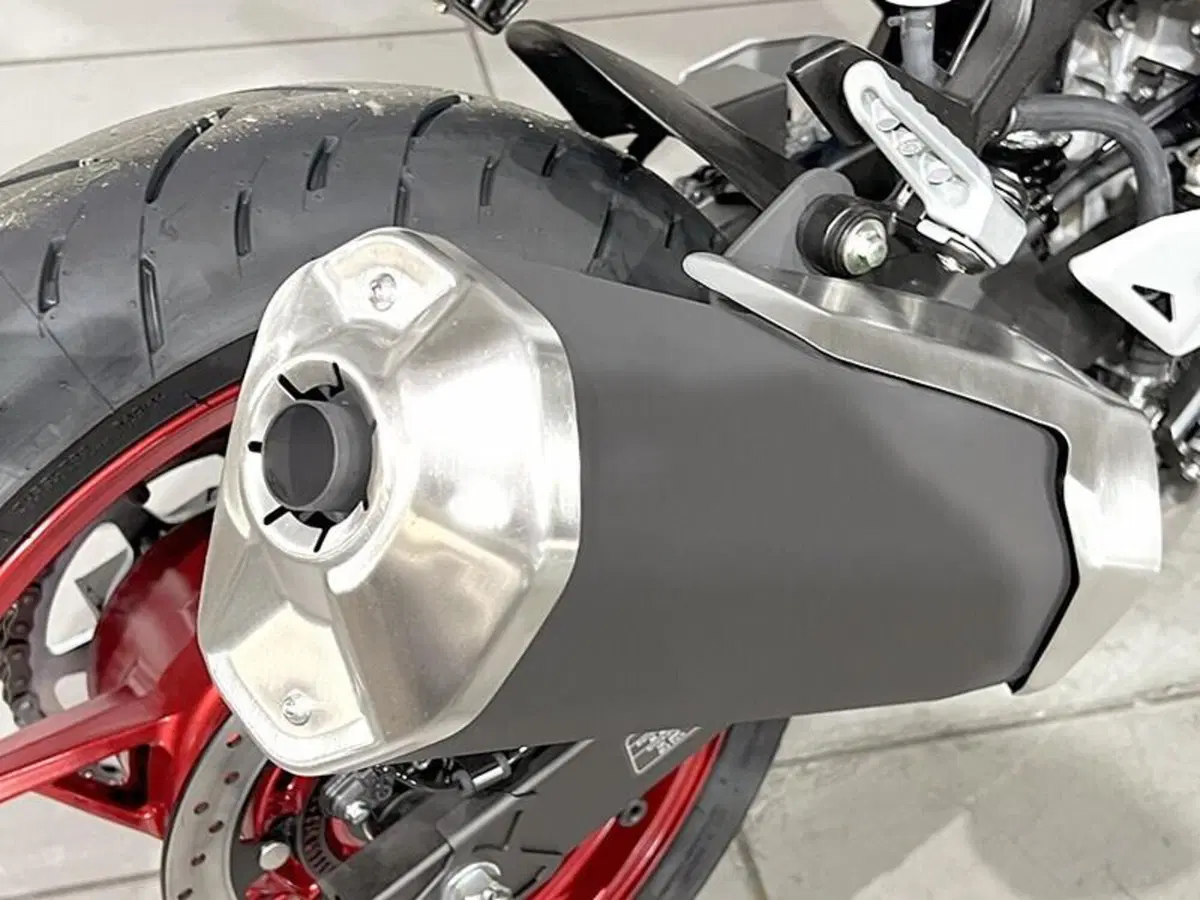 Kawasaki Z 500 SE (2024 - 26) (3)