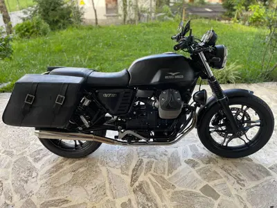 Moto Guzzi V7 II Stone (2015 - 17) usata