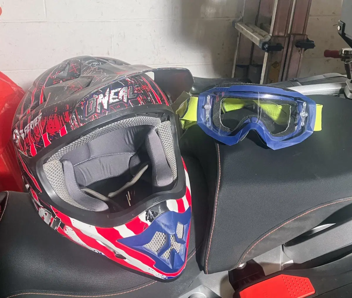 Casco da motocross O'Neal Racing