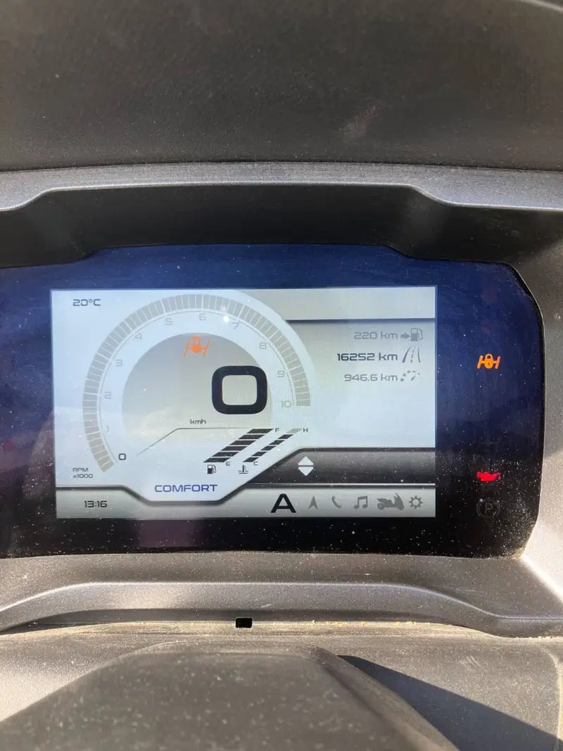 Piaggio MP3 400 ABS Hpe (2023 - 25) (4)