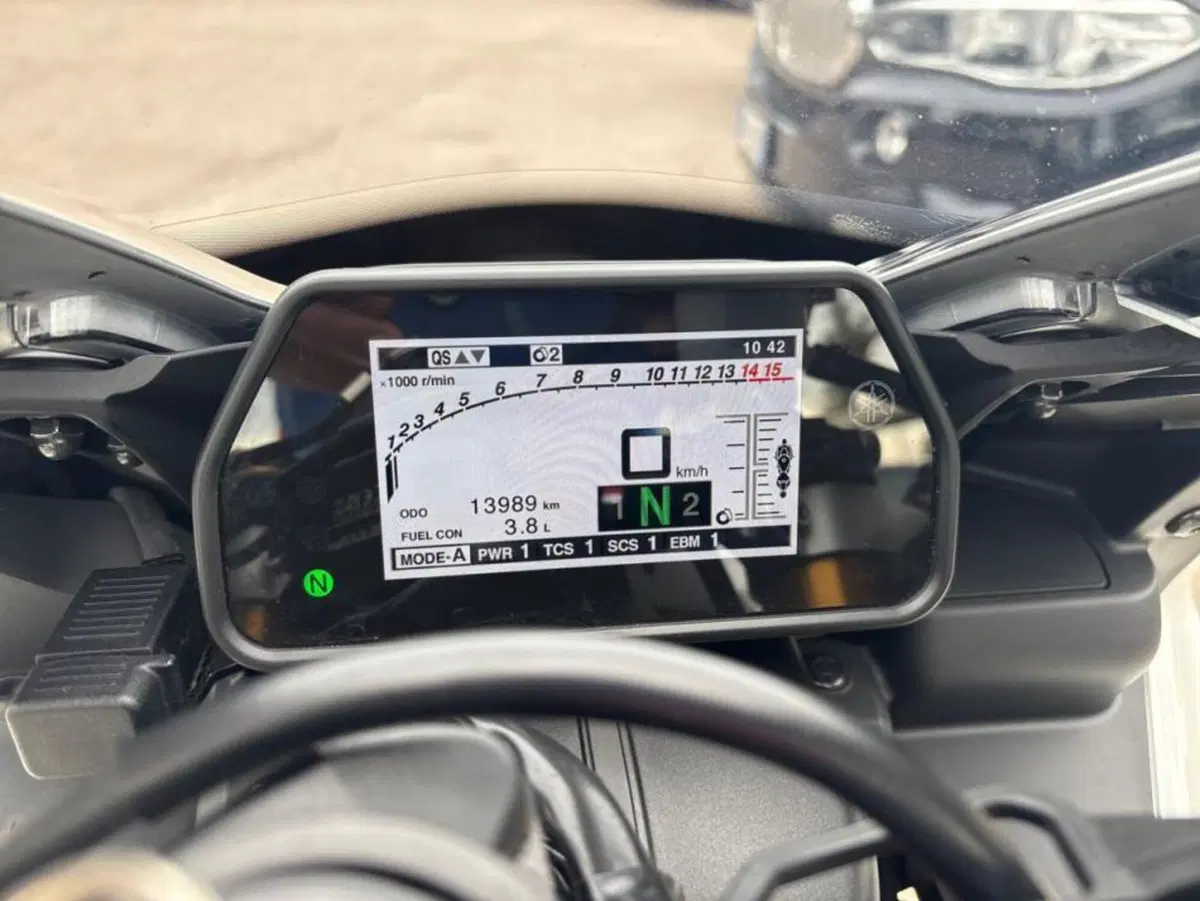 Yamaha YZF R1 (2020 - 25) (5)