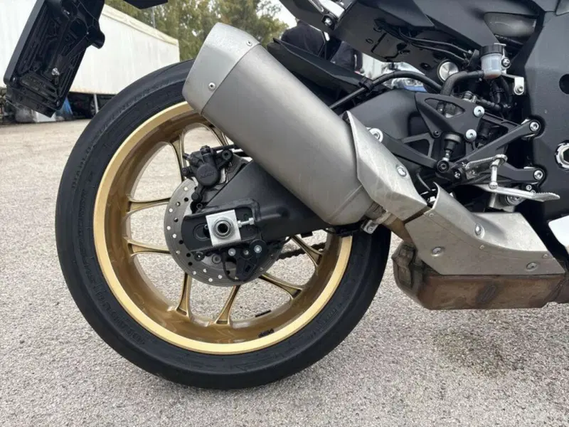 Yamaha YZF R1 (2020 - 25) (8)