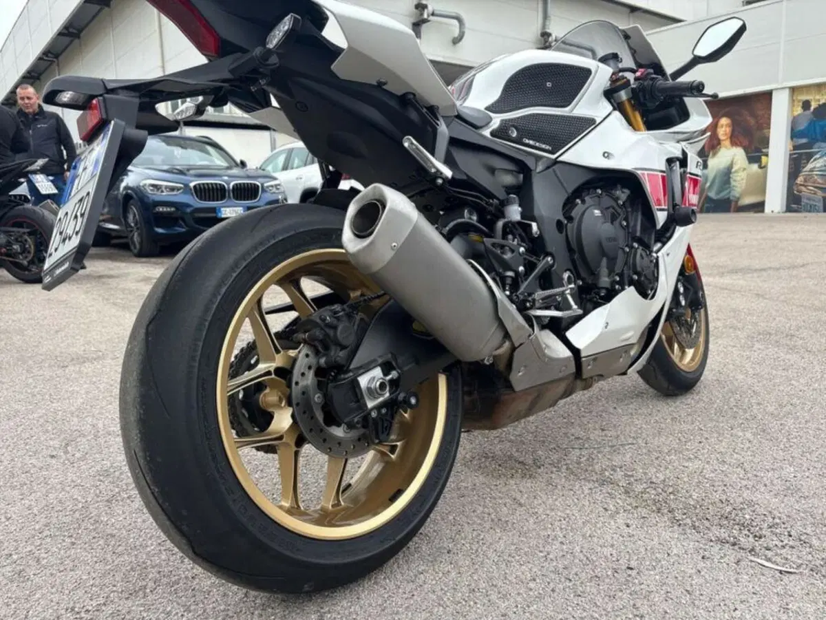 Yamaha YZF R1 (2020 - 25) (9)