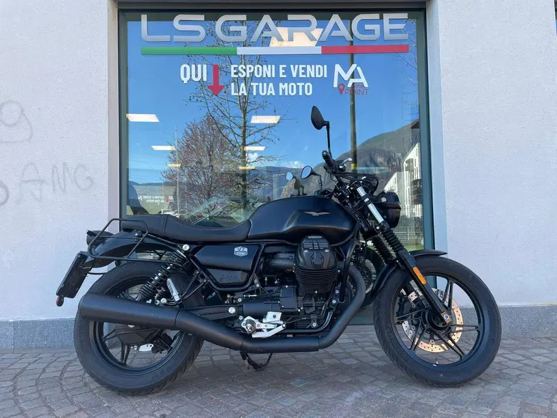 Moto Guzzi V7 Stone (2021 - 24)