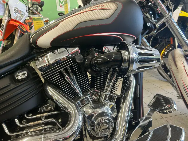 Harley-Davidson 1584 Rocker C (2009 - 11) - FXCWC (4)