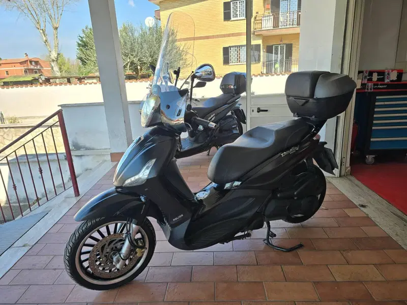 Piaggio Beverly 300 i.e. Police ABS-ASR (2017 - 20) (2)