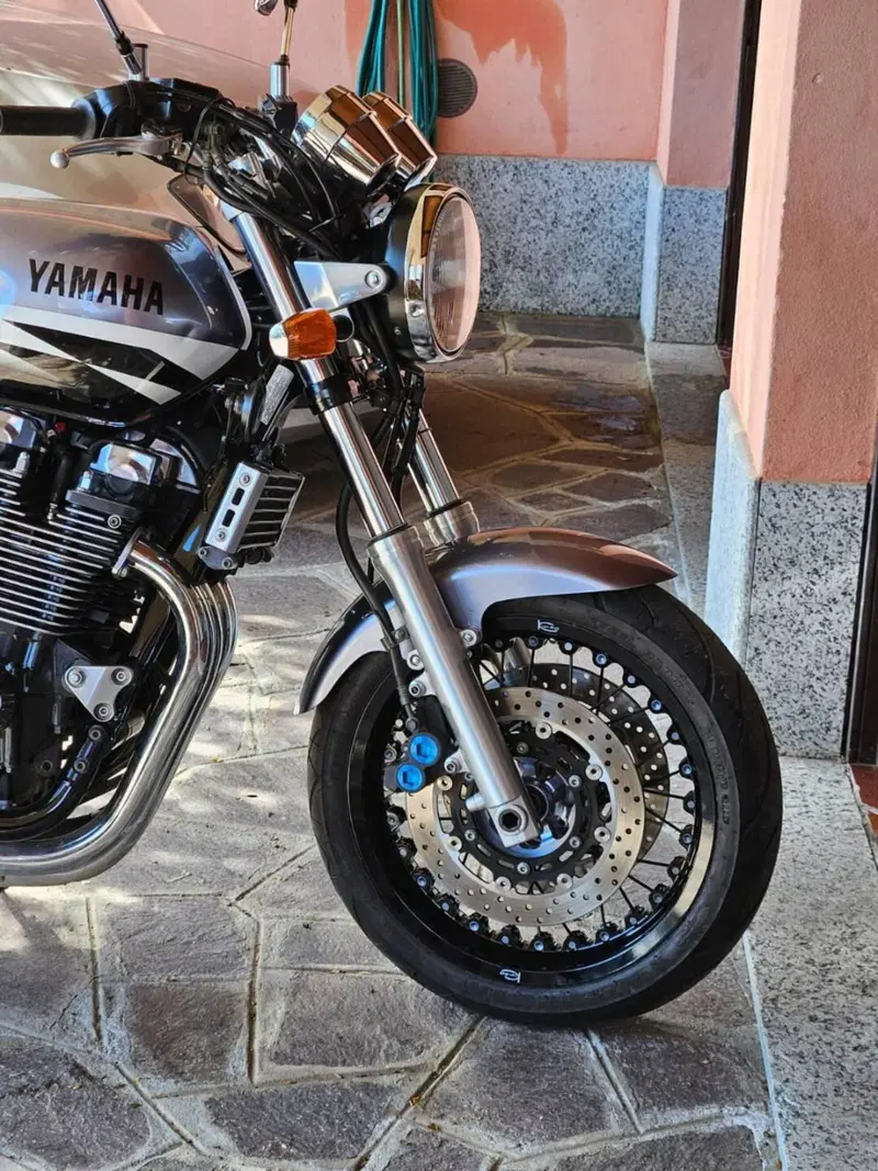 Yamaha XJR 1300 SP (1999 - 04) (2)