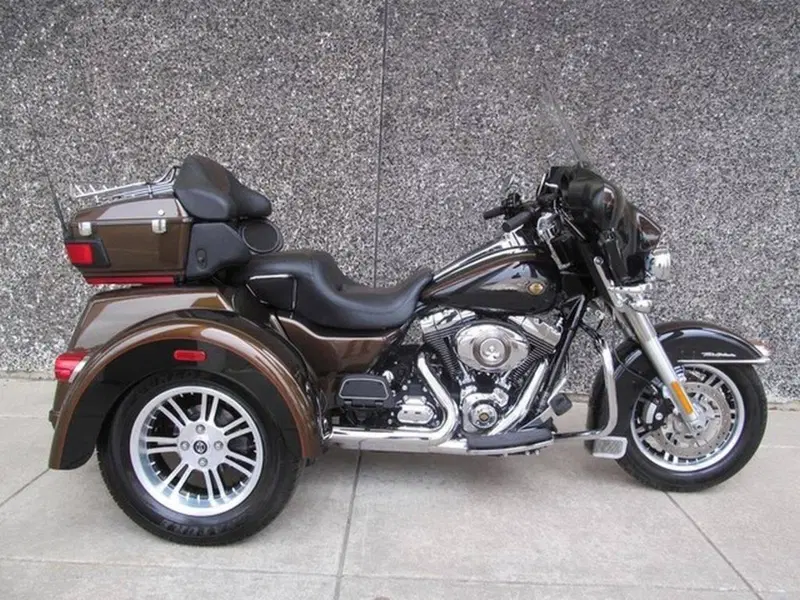 Harley-Davidson 107 Tri Glide Ultra Classic (2014 - 15) - FLHTCUTG (11)