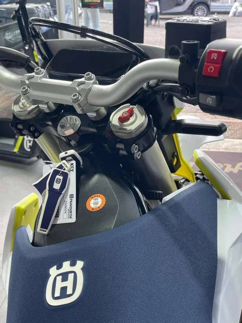 Husqvarna 701 Enduro (2026) (8)