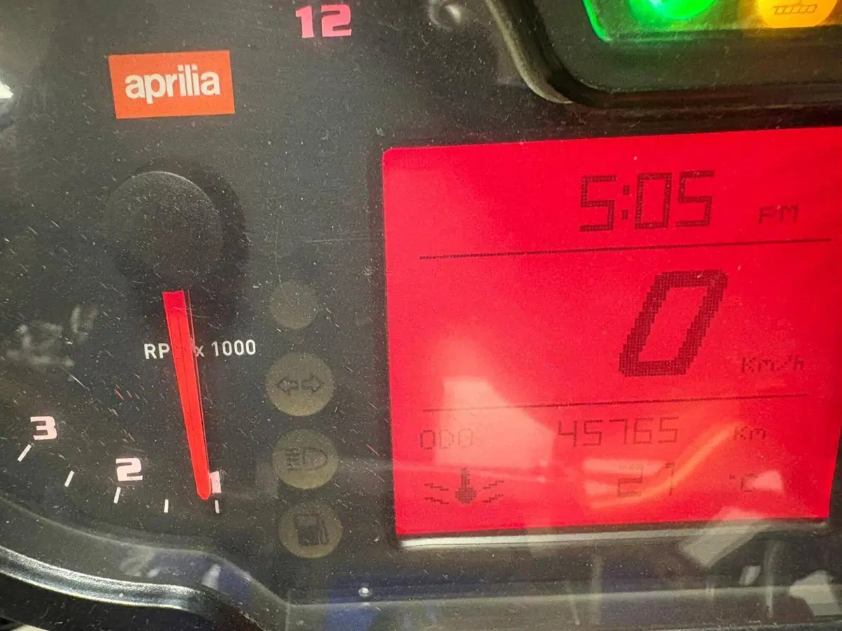 Aprilia Tuono 1000 R (2006 - 10) (5)