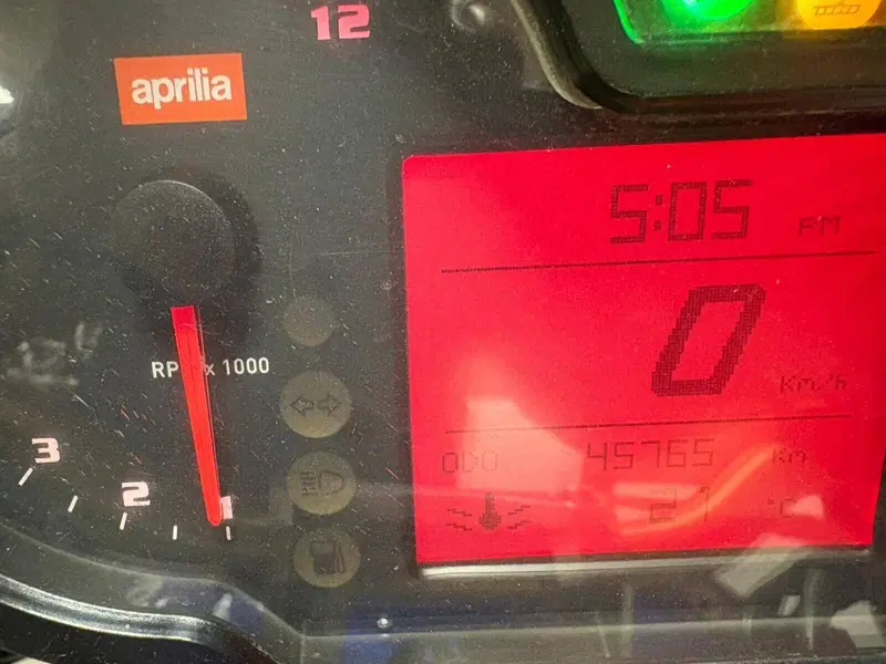 Aprilia Tuono 1000 R Factory (2006 - 11) (5)