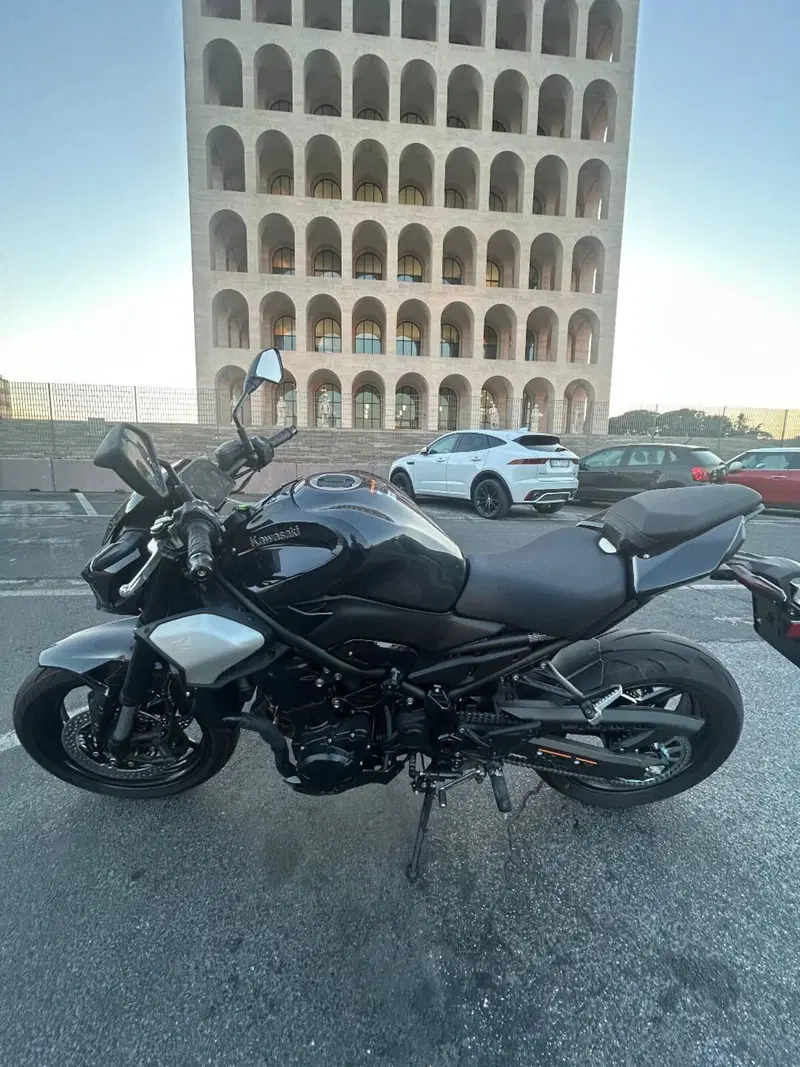 Kawasaki Z 900 (2025 - 26) (10)