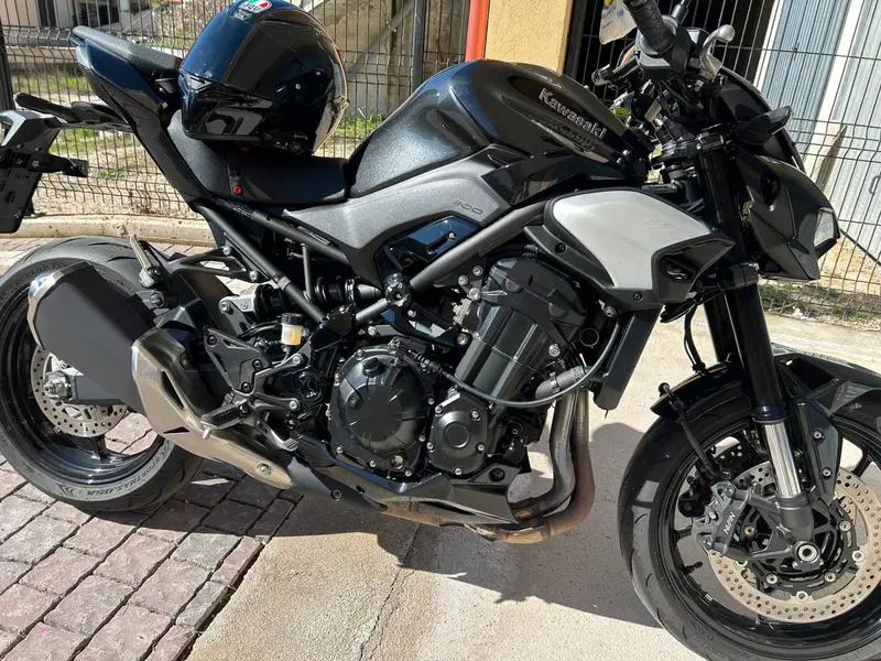 Kawasaki Z 900 (2025 - 26) (4)