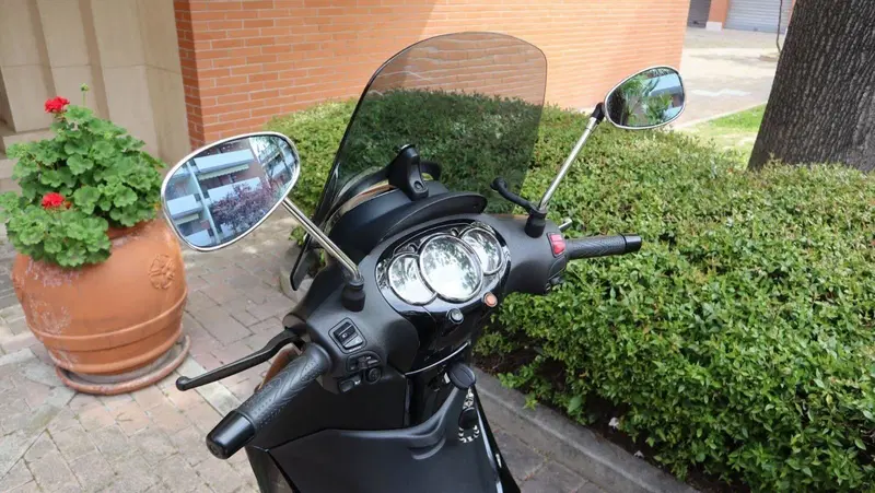 Piaggio Beverly 300 i.e. Police ABS-ASR (2017 - 20) (3)