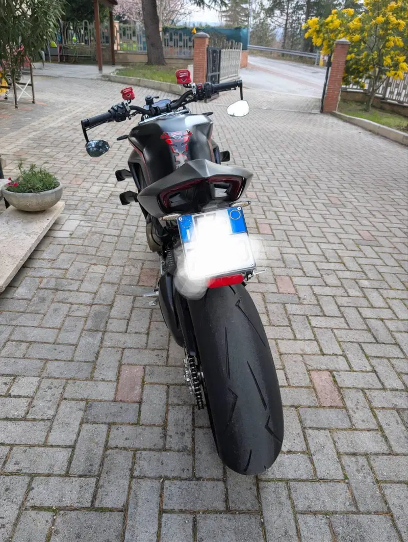Ducati Streetfighter V4 1100 S (2021 - 22) (3)