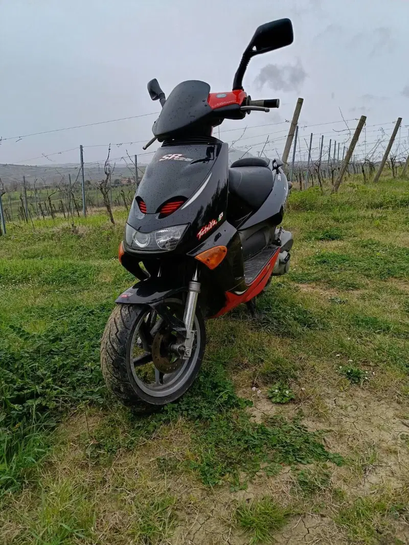 Aprilia SR 125 (1999 - 01) (4)