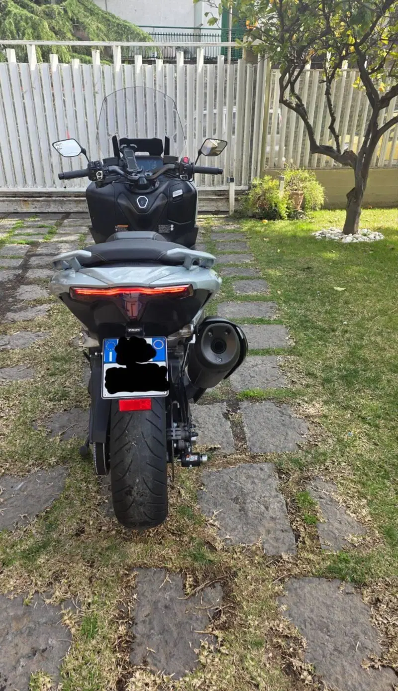 Yamaha T-Max 560 Tech Max (2025 - 26) (2)
