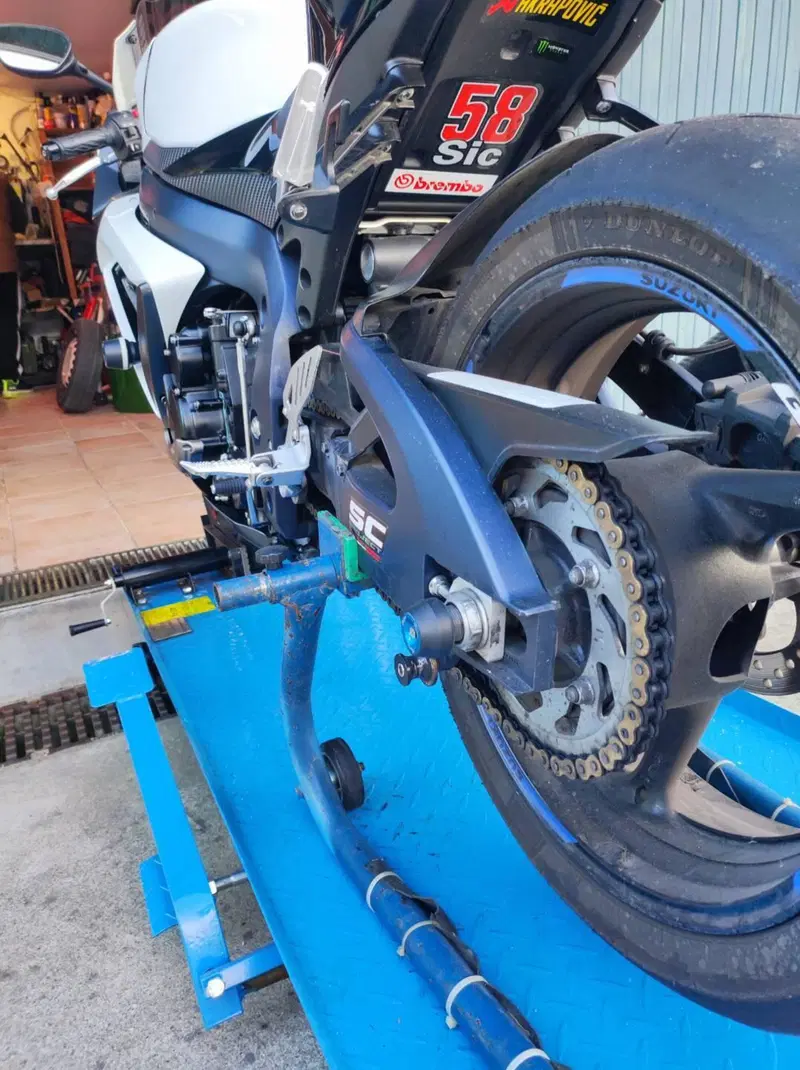 Suzuki GSX R 750 (2008 - 10) (8)