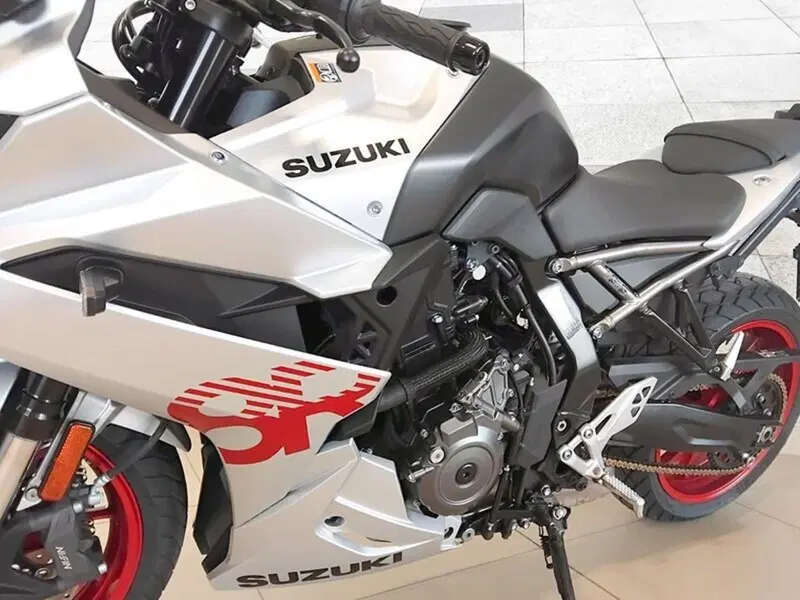 Suzuki GSX-8R (2024 - 26) (4)