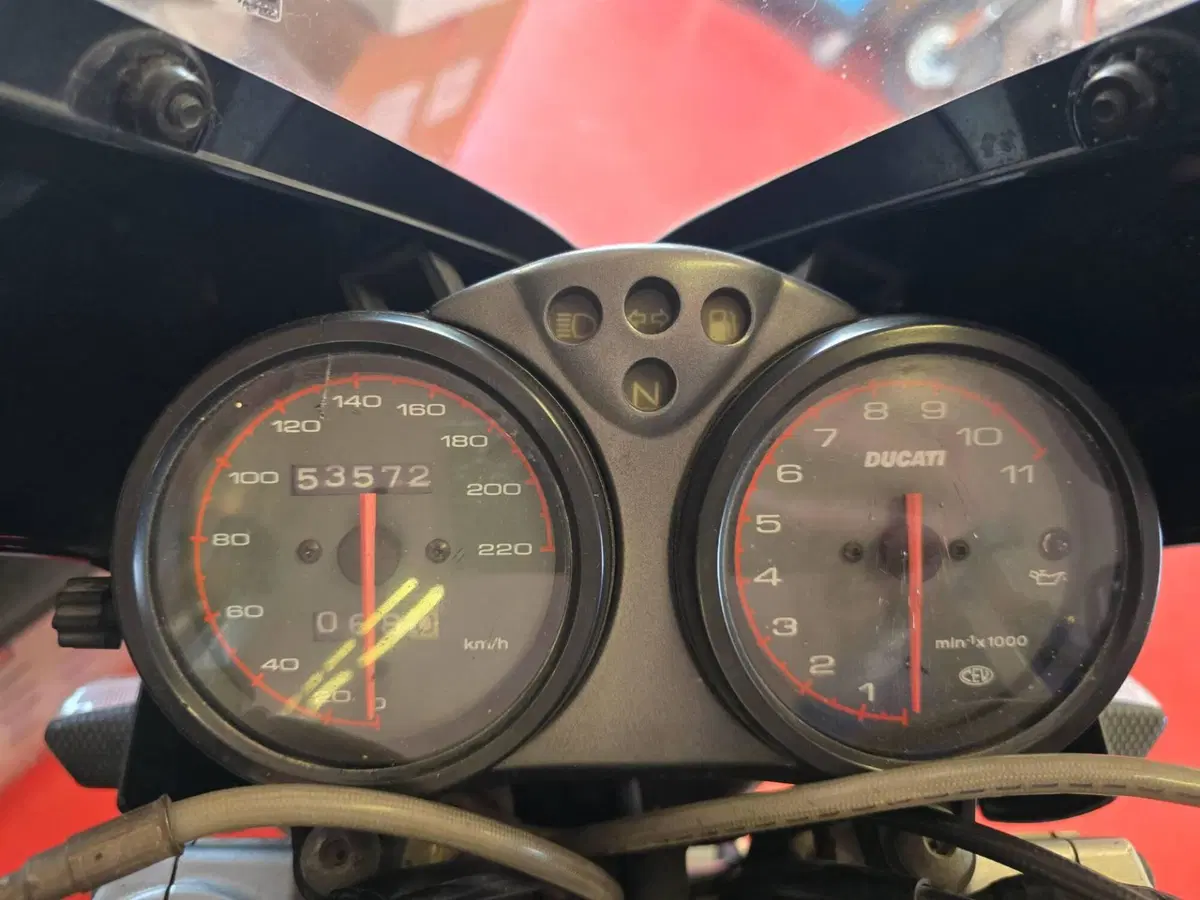 Ducati Monster 600 Dark (1998 - 01) (8)