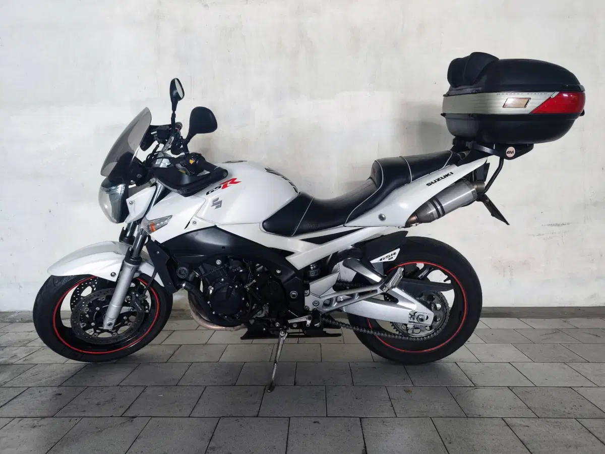 Suzuki GSR 600 (2006 - 11)