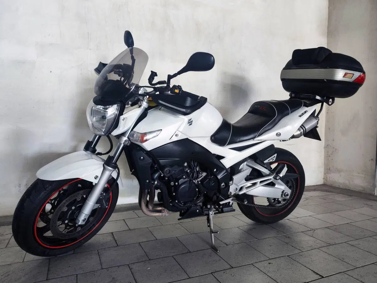 Suzuki GSR 600 (2006 - 11) (2)