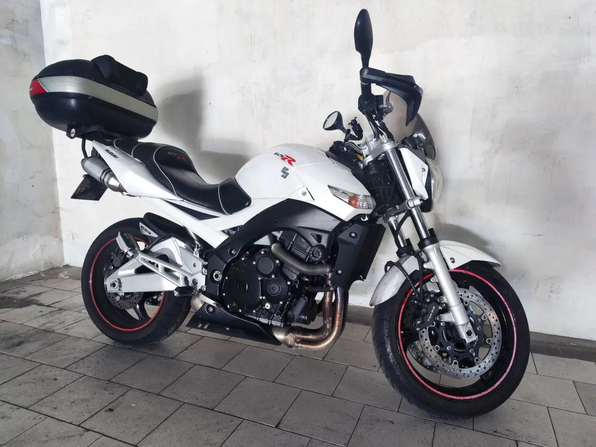 Suzuki GSR 600 (2006 - 11) (3)