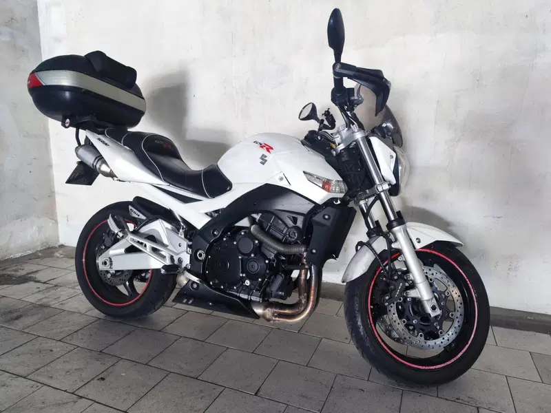 Suzuki GSR 600 (2006 - 11) (3)
