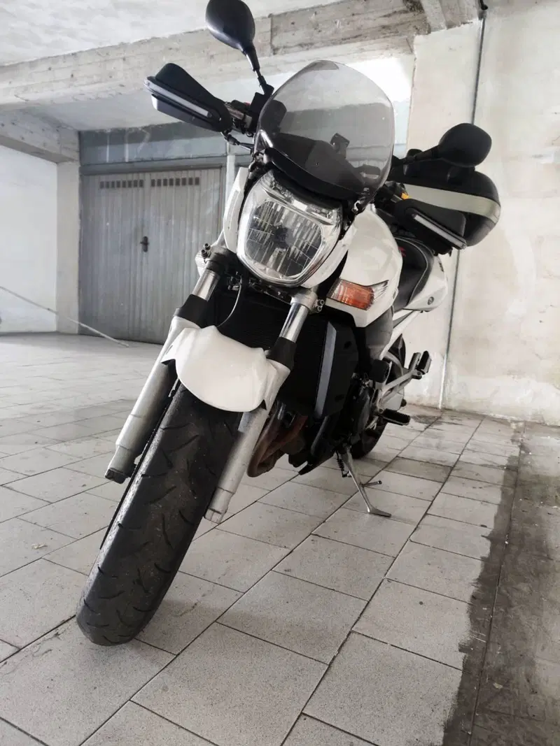 Suzuki GSR 600 (2006 - 11) (4)