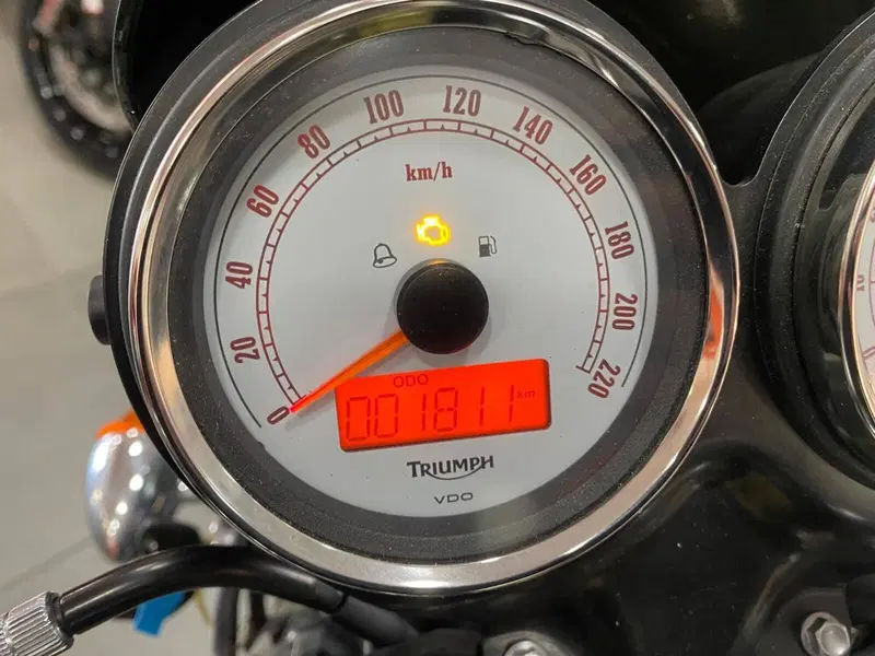 Triumph Thruxton 900 (2004 - 15) (2)