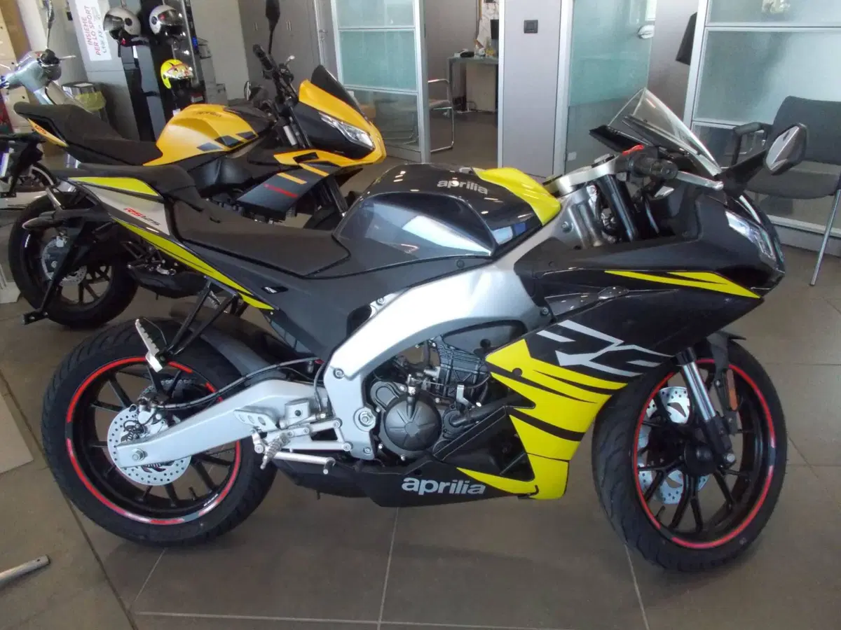 Aprilia RS 125 (2025 - 26) (2)