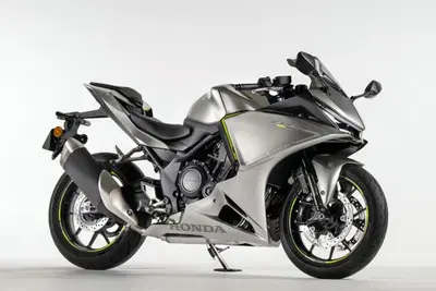 Il grande ritorno del 400 4 cilindri! Honda svela a Osaka i concept CB400 e CBR400R con E-Clutch