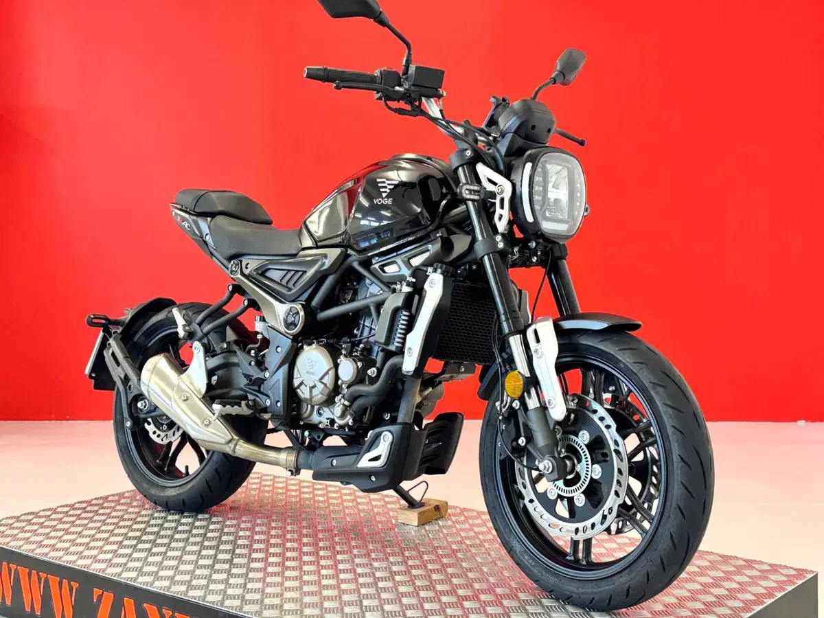 Voge Trofeo 300AC (2021 - 26) (12)