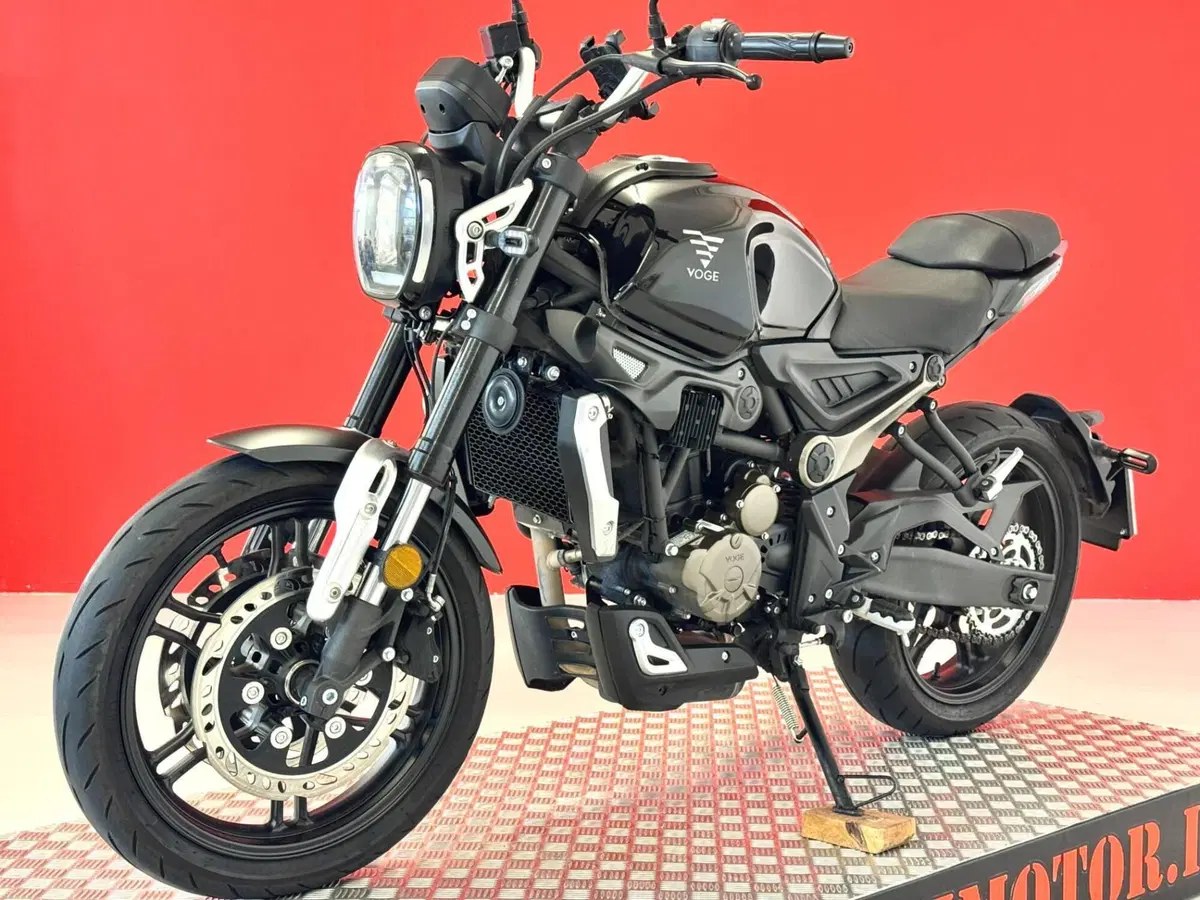 Voge Trofeo 300AC (2021 - 26) (13)