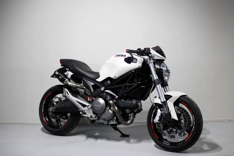 Ducati Monster 696 (2008 - 13) (2)