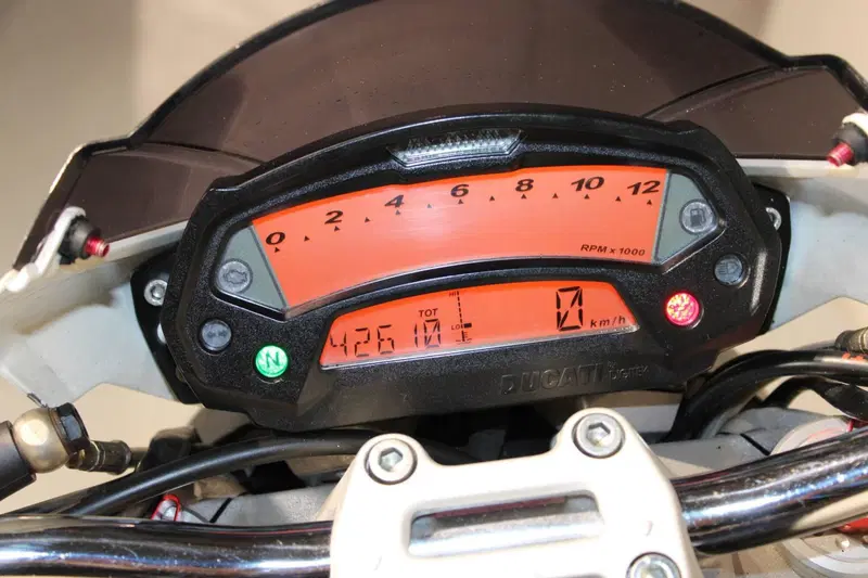 Ducati Monster 696 (2008 - 13) (6)