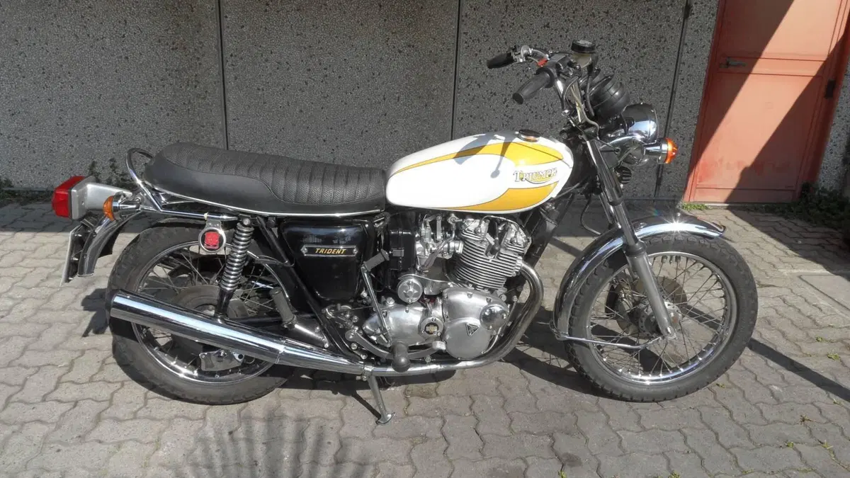 Triumph T160