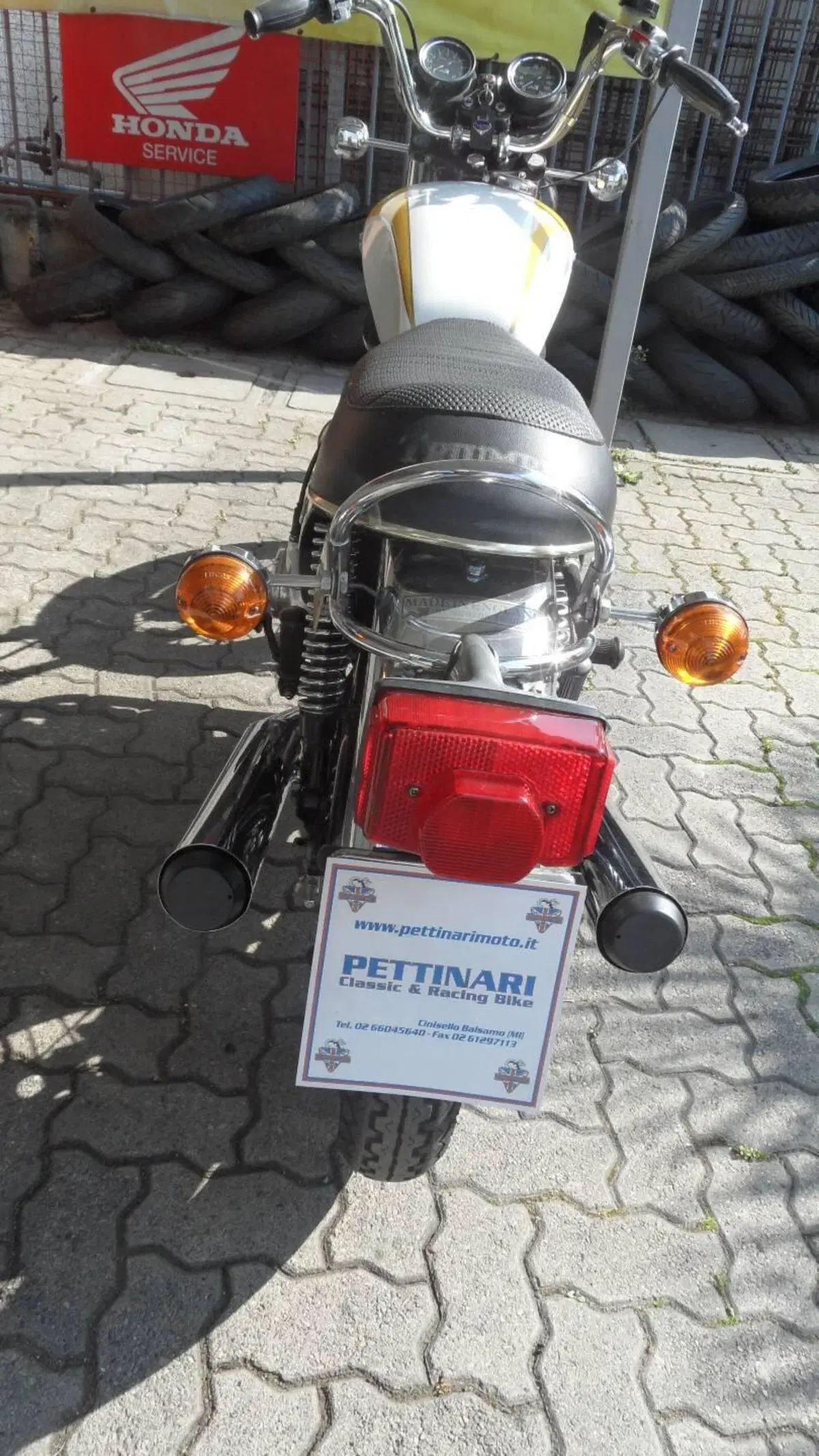 Triumph T160 (2)