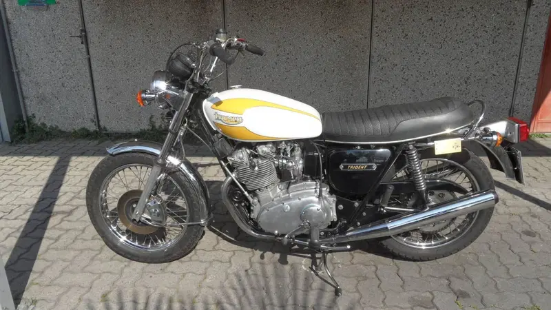 Triumph T160 (5)