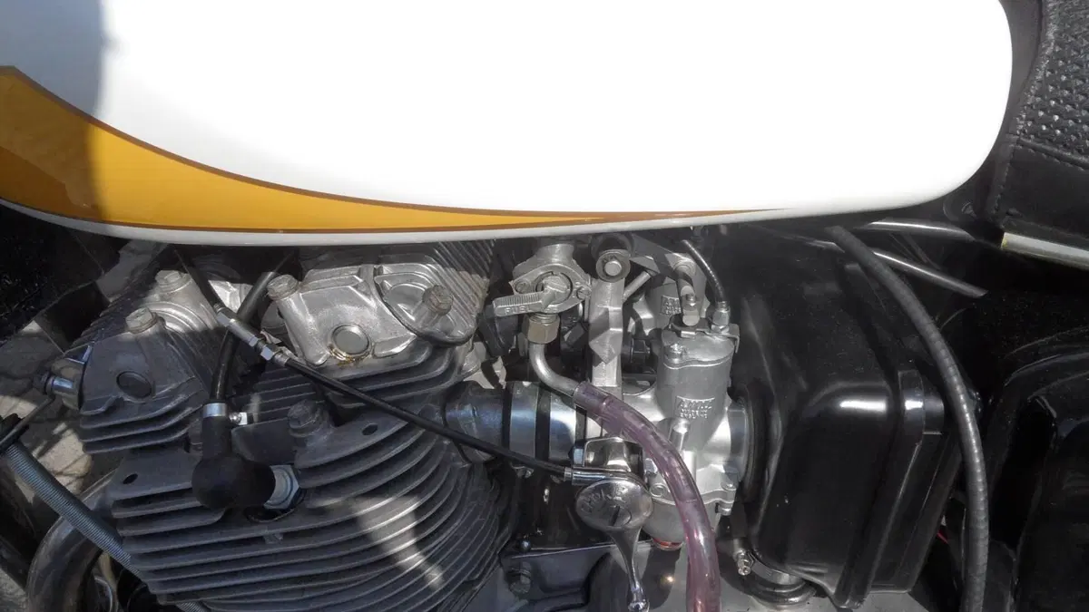 Triumph T160 (7)