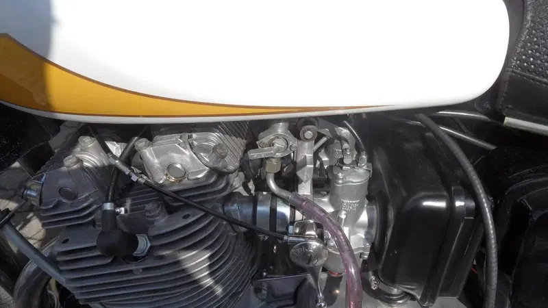 Triumph T160 (7)