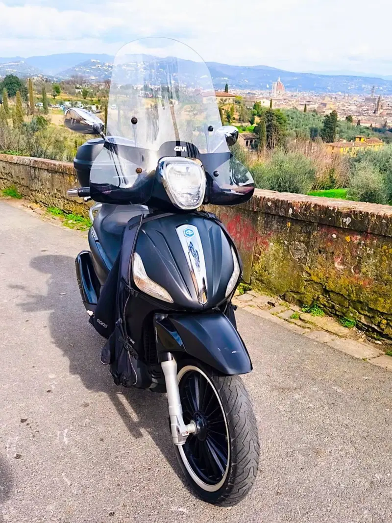 Piaggio Beverly 300 i.e. Police ABS-ASR (2017 - 20) (2)