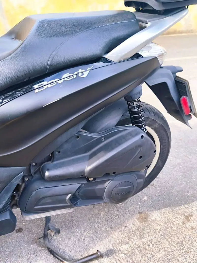 Piaggio Beverly 300 i.e. Police ABS-ASR (2017 - 20) (6)