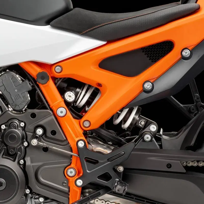 KTM 990 Duke R (2026) (18)