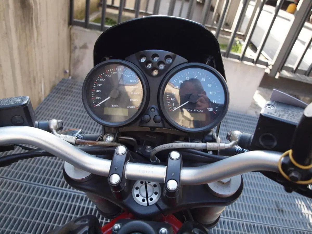 Ducati Monster 695 (2006 - 08) (5)