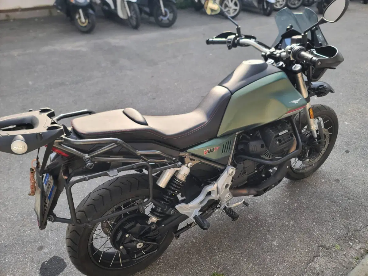 Moto Guzzi V85 TT (2021 - 23) (11)