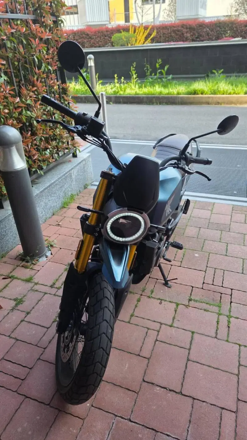 Moto Morini SEIEMMEZZO SCR (2022 - 26)